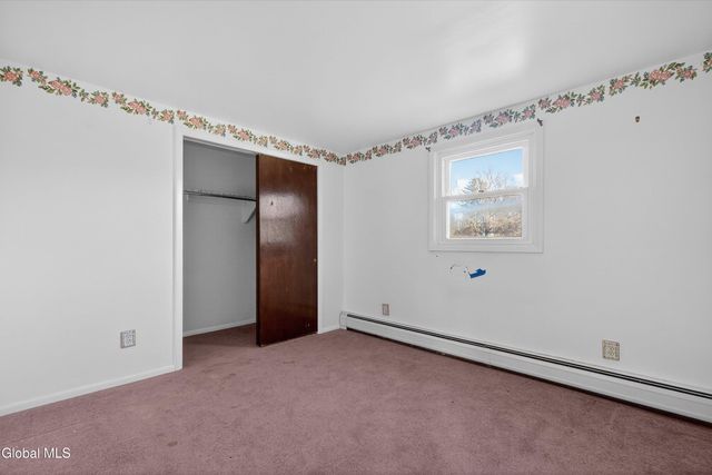 17 Woodshire Court, Malta, NY 12019