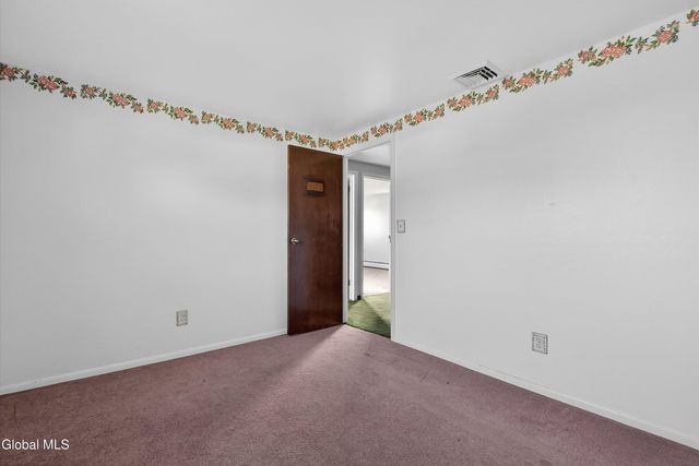 17 Woodshire Court, Malta, NY 12019