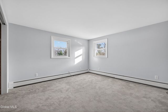 17 Woodshire Court, Malta, NY 12019