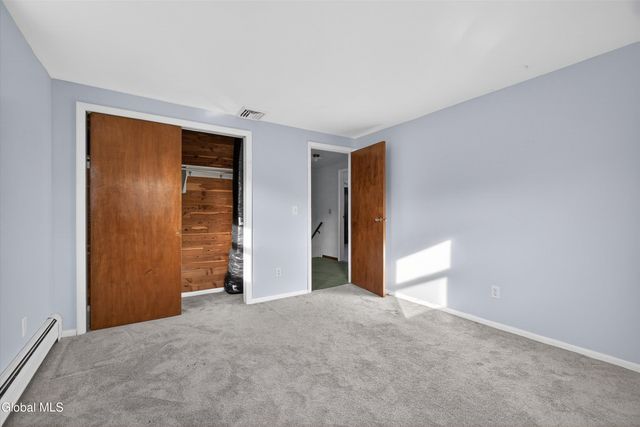 17 Woodshire Court, Malta, NY 12019