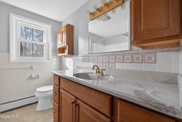 17 Woodshire Court, Malta, NY 12019