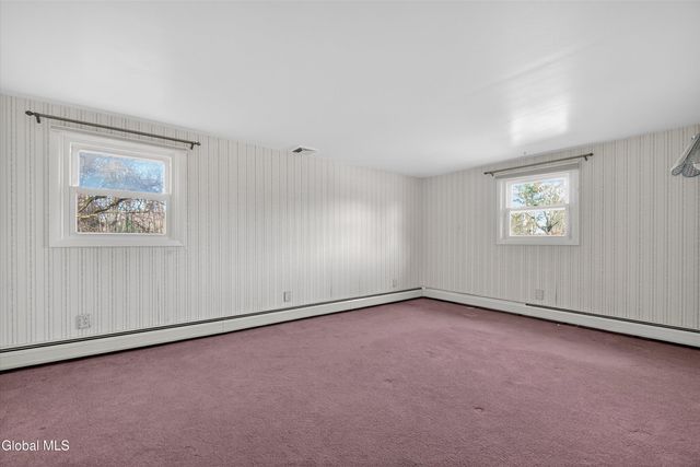 17 Woodshire Court, Malta, NY 12019