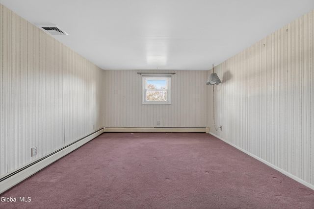 17 Woodshire Court, Malta, NY 12019