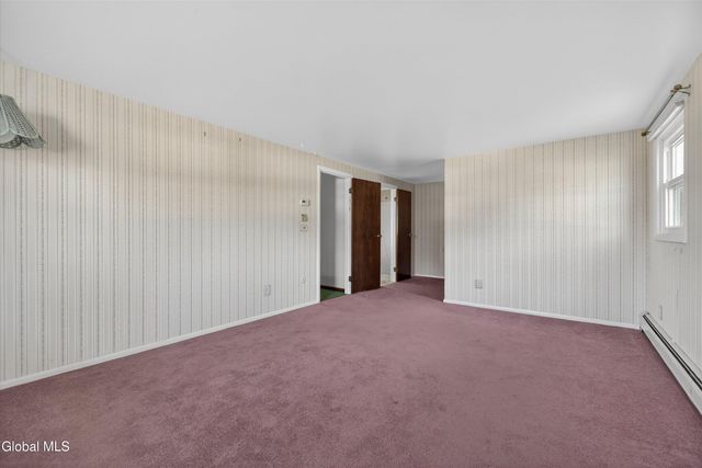 17 Woodshire Court, Malta, NY 12019