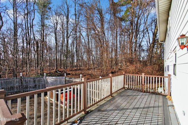 17 Woodshire Court, Malta, NY 12019