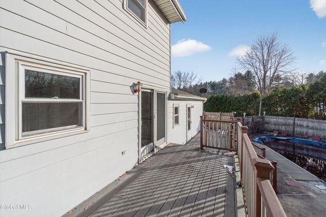 17 Woodshire Court, Malta, NY 12019