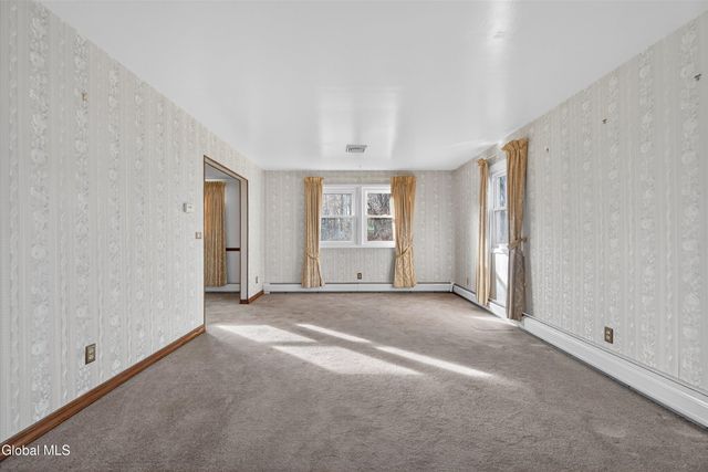 17 Woodshire Court, Malta, NY 12019