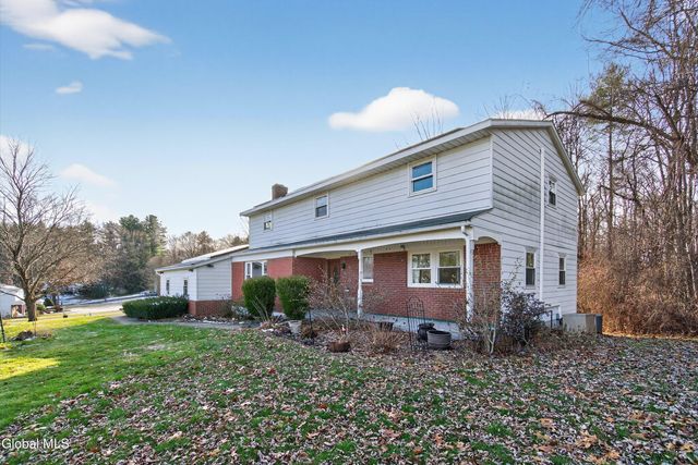 17 Woodshire Court, Malta, NY 12019