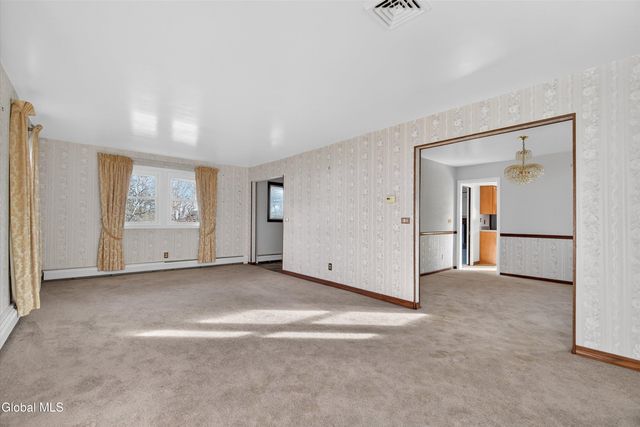 17 Woodshire Court, Malta, NY 12019