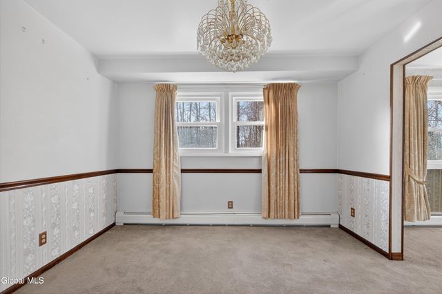 17 Woodshire Court, Malta, NY 12019