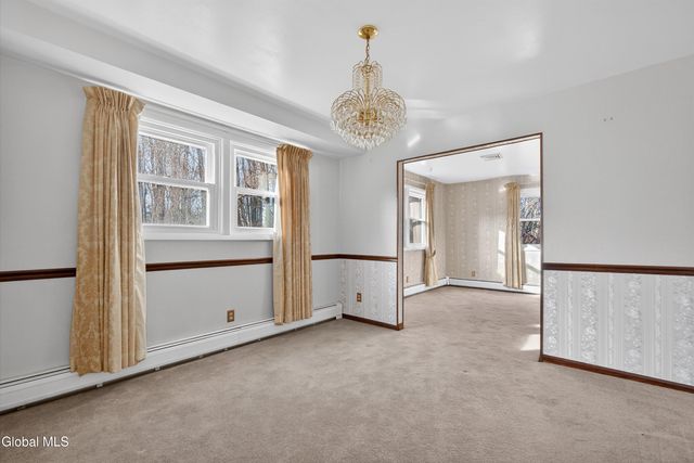 17 Woodshire Court, Malta, NY 12019