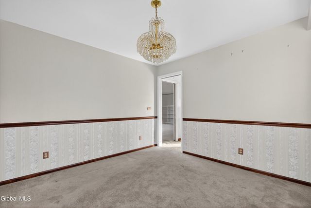 17 Woodshire Court, Malta, NY 12019