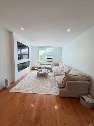 42-45 Kissena Boulevard 6J, Flushing, NY 11355