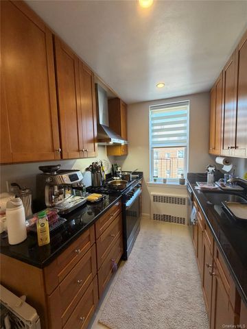 42-45 Kissena Boulevard 6J, Flushing, NY 11355