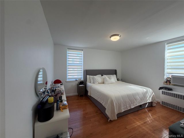 42-45 Kissena Boulevard 6J, Flushing, NY 11355