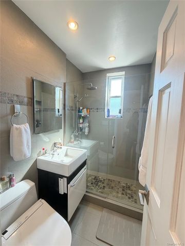 42-45 Kissena Boulevard 6J, Flushing, NY 11355
