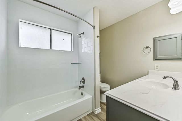 2512 Ironclad Drive, League City, TX 77573