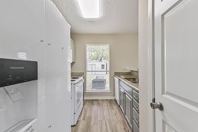 2512 Ironclad Drive, League City, TX 77573