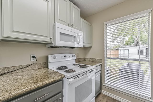 2512 Ironclad Drive, League City, TX 77573