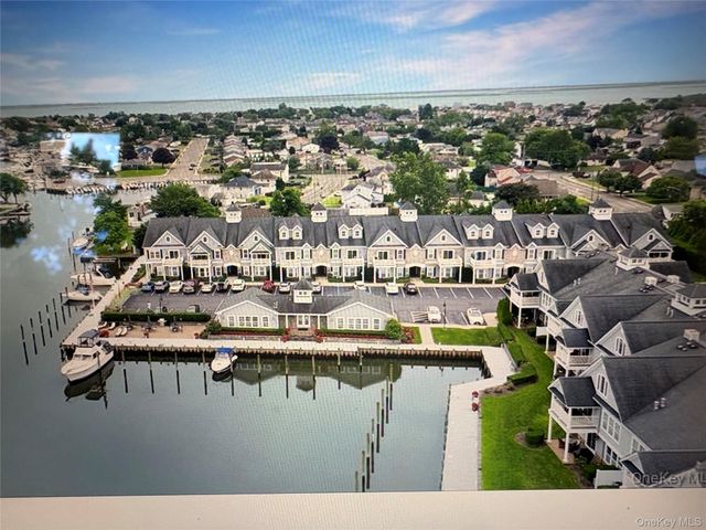 33 Nicole Court, Copiague, NY 11726
