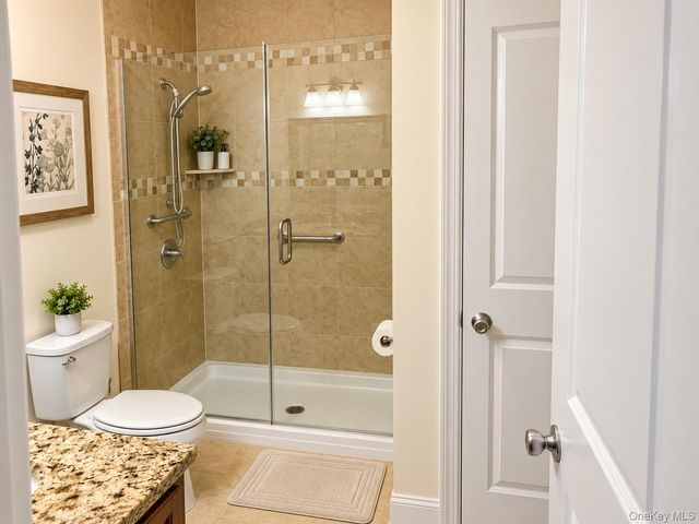 33 Nicole Court, Copiague, NY 11726