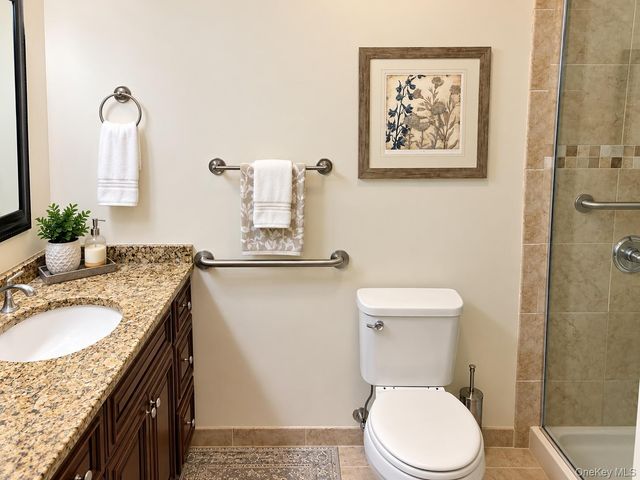 33 Nicole Court, Copiague, NY 11726