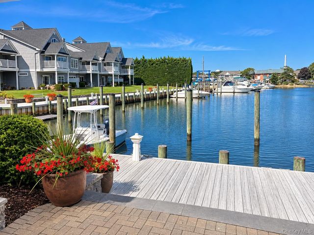 33 Nicole Court, Copiague, NY 11726
