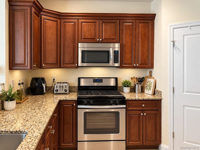 33 Nicole Court, Copiague, NY 11726