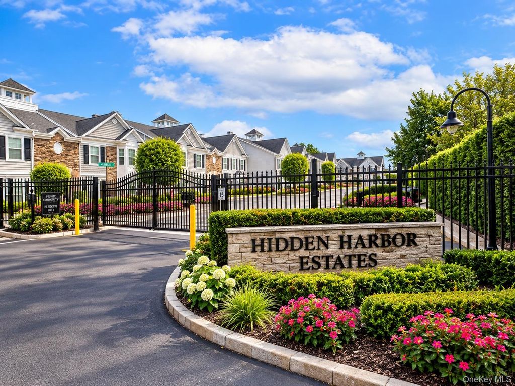 33 Nicole Court, Copiague, NY 11726