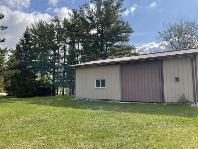 W242N4251 Swan ROAD, Pewaukee, WI 53072