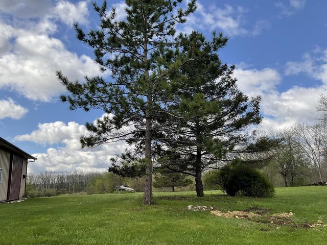 W242N4251 Swan ROAD, Pewaukee, WI 53072
