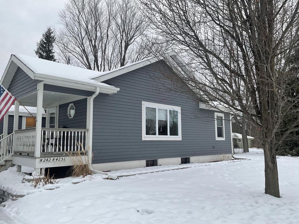 W242N4251 Swan ROAD, Pewaukee, WI 53072