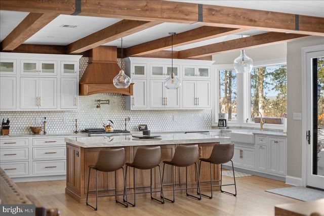 2 CEDAR LN, Erwinna, PA 18920