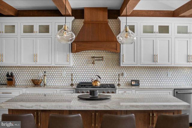 2 CEDAR LN, Erwinna, PA 18920