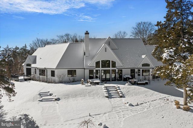 2 CEDAR LN, Erwinna, PA 18920