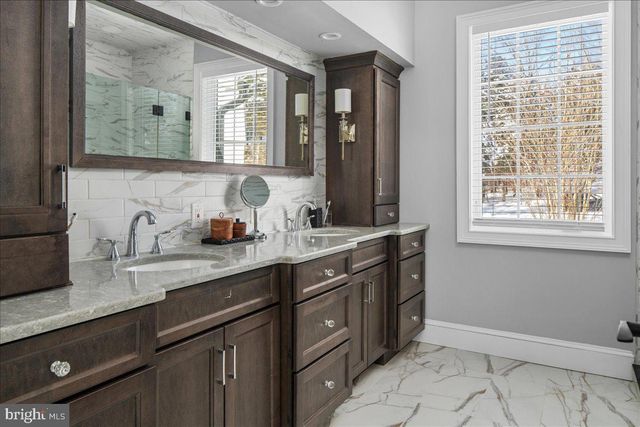 2 CEDAR LN, Erwinna, PA 18920