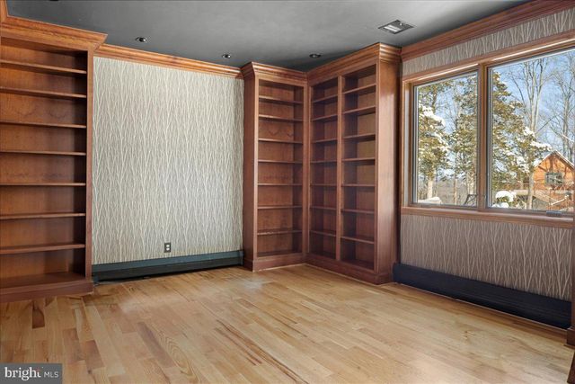 2 CEDAR LN, Erwinna, PA 18920