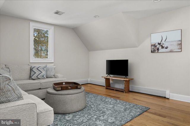 2 CEDAR LN, Erwinna, PA 18920