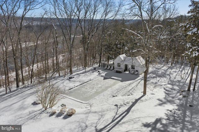 2 CEDAR LN, Erwinna, PA 18920