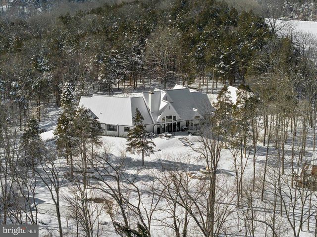 2 CEDAR LN, Erwinna, PA 18920