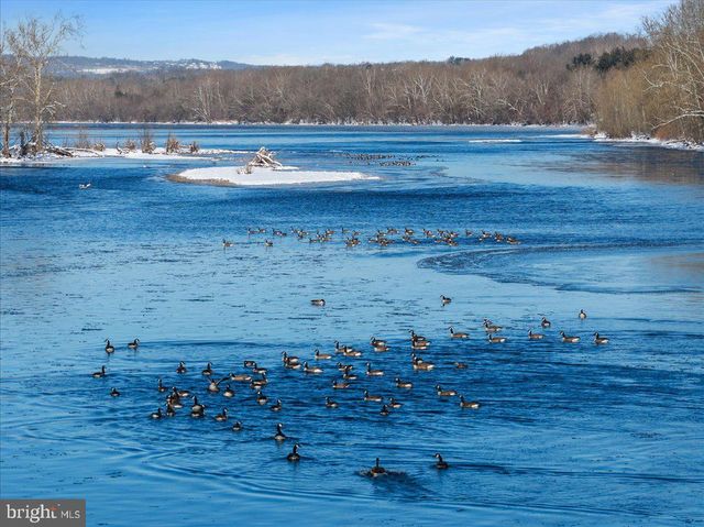 2 CEDAR LN, Erwinna, PA 18920