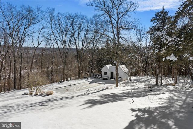 2 CEDAR LN, Erwinna, PA 18920