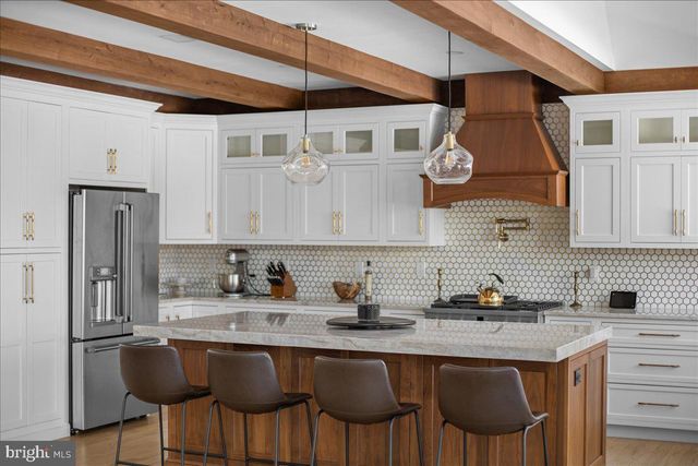 2 CEDAR LN, Erwinna, PA 18920