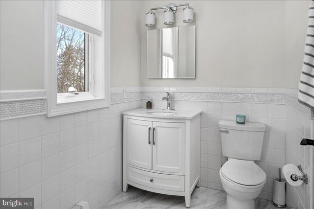 2 CEDAR LN, Erwinna, PA 18920