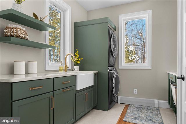 2 CEDAR LN, Erwinna, PA 18920