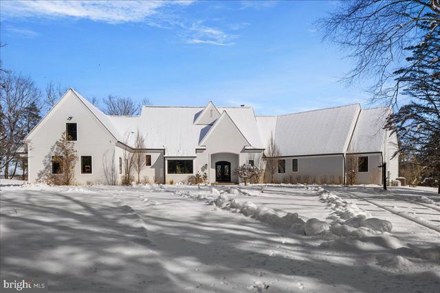 2 CEDAR LN, Erwinna, PA 18920