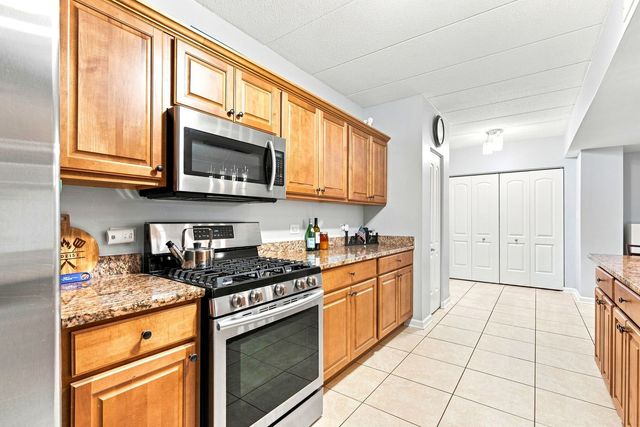 9400 S 79th Avenue 2E, Hickory Hills, IL 60457