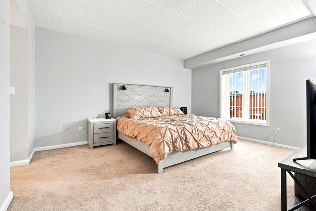 9400 S 79th Avenue 2E, Hickory Hills, IL 60457
