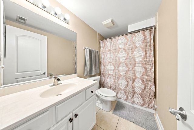 9400 S 79th Avenue 2E, Hickory Hills, IL 60457