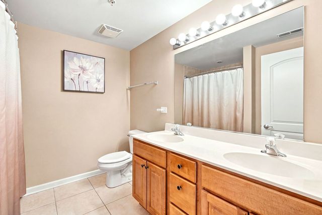 9400 S 79th Avenue 2E, Hickory Hills, IL 60457
